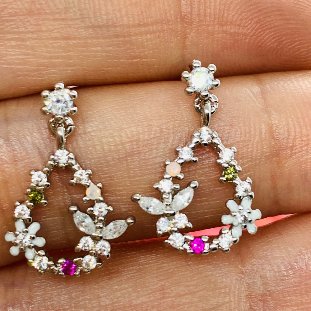 🌟 Sterling Silver 925 CZ Stud Earrings - Picture 3 of 6